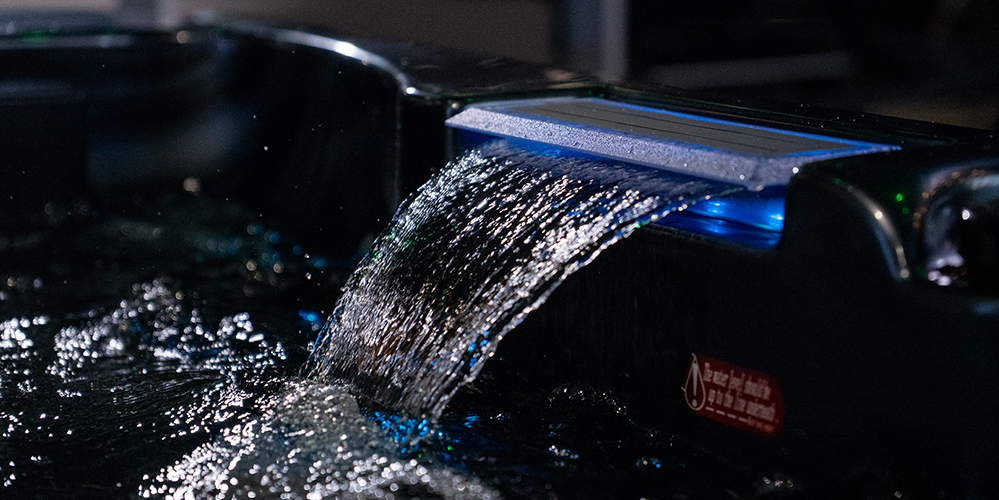 Частный СПА-бассейн Aquajoy в интерьере гостиничного номера