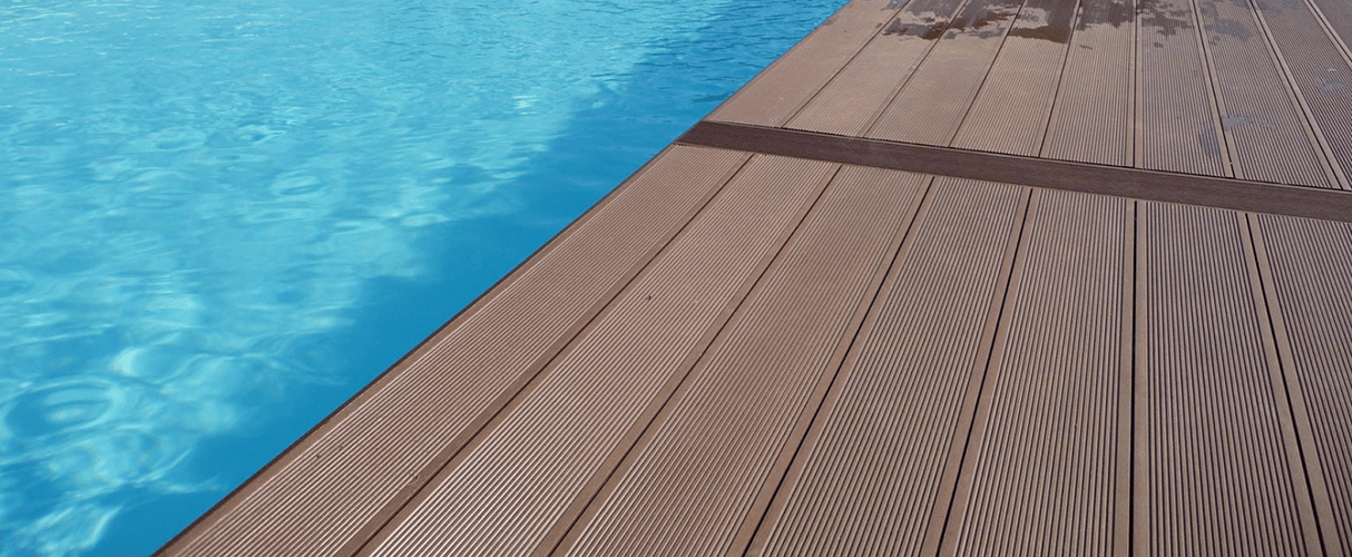 Как ухаживать за палубой бассейна